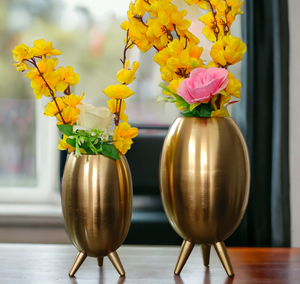 Jarrón Metálico Trípode Costero Hecho a Mano, Elegante, Chapado en Oro, Ecológico, Resistente a la Oxidación, para Arreglos Florales Vibrantes, Estilo Contemporáneo - Product Image 1