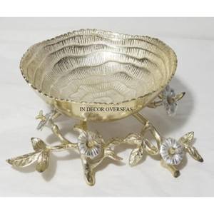 Wholesale Bulk Selling Stylish Look <b>Heavy</b> <b>Duty</b> Metal 3 Compartment Gold Plated Round Shape Bowl With Flowers And Leaves Design - Product Image 6