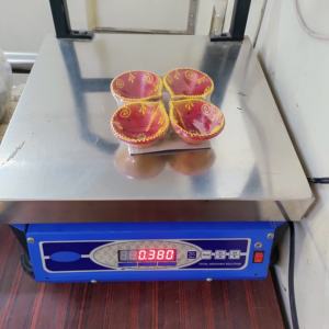 Diyas pintadas de diseñador hechas a medida en diferentes tamaños para todas las estaciones festivas y en colores y diseños en paquete de cuatro - Product Image 3