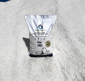 Tablettes de sel adoucisseur d'eau AQUASAL 25 kg, pureté 99,9 %, chlorure de sodium de qualité industrielle pour usage industriel - Product Image 1