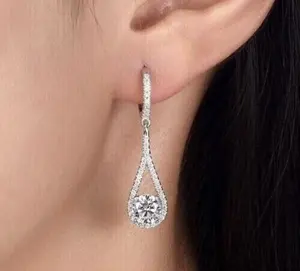 Boucles d'oreilles pendantes en argent 925 avec moissanite ronde de 2,40 carats - Product Image 5