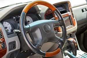 Gran Oferta: Mitsubishi Montero Limited 4x4 Usado del 2005 - Product Image 2