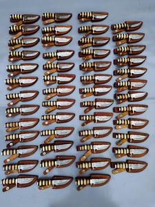 Couteau de chasse personnalisé forgé à la main en acier Damas, acier à haute teneur en carbone, épée d'extérieur, manche avec fourreau en cuir, OEM pris en charge, haute durabilité - Product Image 2