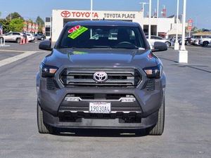 OFFRE EXCEPTIONNELLE VENTE AUX ENTIÈREMENTS 2024 Toyota Tacoma SR5 Double Cab RWD Pick-up 4X2 Véhicule Tout-Terrain - Product Image 2