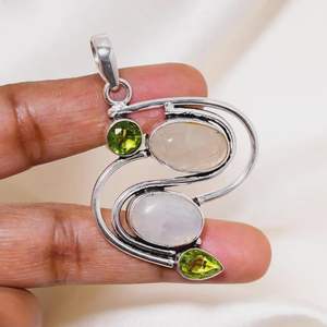 Collar con Colgante de Cuarzo Rosa, Piedra Lunar y Peridoto, Plata de Ley 925, Joyería Hecha a Mano, Regalo para Mujer - Product Image 1