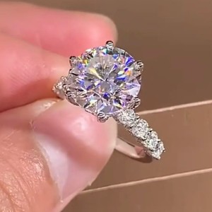 แหวนเพชรทรงเจ้าหญิงเพาะเลี้ยงในห้องปฏิบัติการ สำหรับงานหมั้น งานแต่งงาน หรือวันครบรอบ ได้รับการรับรองจาก IGI ตัวเรือนเงินสเตอร์ลิงชุบทองแบบช่อง - Product Image 2