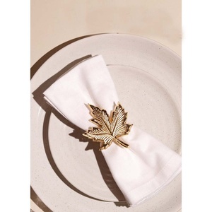 Rond de serviette décoratif en métal plaqué or pour la décoration de table de luxe en vente en gros - Product Image 1