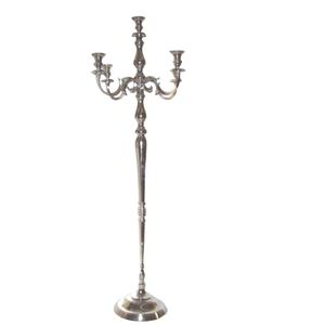 Candélabre fait main en métal plaqué argent avec cinq bras de forme carrée pour l'entrée de mariage et les décorations de fête - Product Image 1