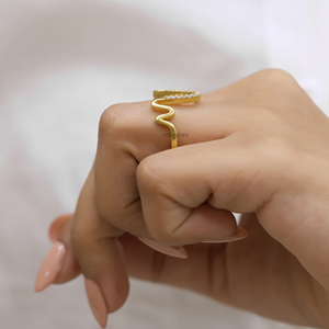 Anillo de boda de diamante de moissanita de corte redondo TCW 0,14 Anillo de piedras preciosas de eternidad único en oro sólido para mujer - Product Image 4