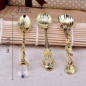 Cuillère à thé polie miroir multi-finition à poignée de style zig zag fabriquée à la main, parfaite pour la vaisselle unique de l'Inde - Product Image 4