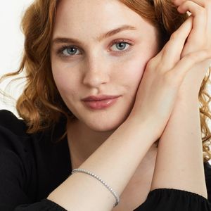 Bracelet tennis en or 14 carats avec accent de diamant de laboratoire à quatre griffes - Product Image 4
