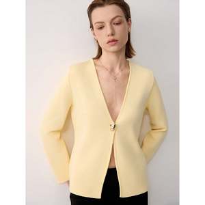 Cardigan long à col en V et boutons sur le devant pour femme, imprimé hiver - Product Image 4