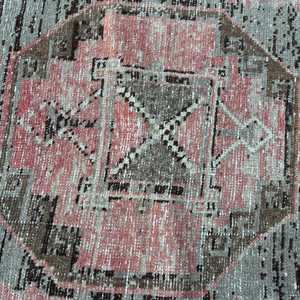 Alfombra Turca Vintage, Alfombra de 2.3x10.7 pies, Alfombra a Rayas Rojo Marrón - Product Image 5