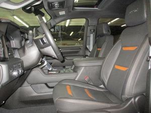 2024G.M.C Serra 2500 H.D AT-4 Crew.Cab 4WD Boîte de vitesse automatique Sièges en cuir Propre Titre Sans accident Faible kilométrage - Product Image 2