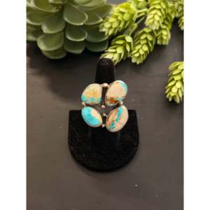 Anillo de Plata de Ley con Turquesa Royston y Diseño Floral de Kobe Martinez, Talla 6.75 - Product Image 1