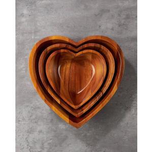 Bol en bois artisanal en forme de cœur pour servir des collations, des fruits et des desserts avec une finition rustique naturelle - Product Image 1