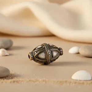 Collier en argent oxydé avec moissanite de laboratoire taille ovale petite, perles, pour femme, hypoallergénique, à porter au quotidien, avec effet de jeu de couleurs - Product Image 1
