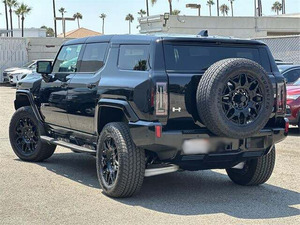 SUV Eléctrico Usado Limpio 2024 2X AWD R20 Volante a la Izquierda Cuero Oscuro ACC Sin Accidentes En Buen Estado - Product Image 5