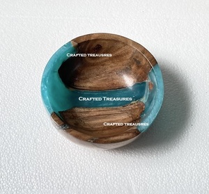 ชามไม้เรซินอีพ็อกซี่ธรรมชาติเคลือบเงาแบบวินเทจเคลือบเงาด้วยเรซินสีฟ้าและชามไม้ทำด้วยมือ - Product Image 5