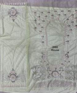 Elegante y sofisticado diseñador bordado Party-Wear Lehenga Choli combina bellamente lentejuelas y trabajo de Doris - Product Image 4