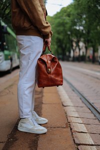 Sac de voyage week-end en cuir véritable avec fermeture éclair, durable, marron, style artisanal - Product Image 3
