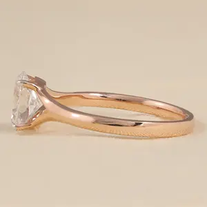 Bague de fiançailles solitaire en diamant de laboratoire taille ovale, design à tige fendue, argent sterling/or blanc, clarté VS1, bague en argent sterling 925 - Product Image 4