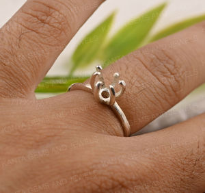 Handmade 925 Sterling Silver Minimalist Pre Notched 5-10mm Round V Prong Ring <b>for</b> Gemstone & CZ Setting Engagement Jewelry Band - Product Image 2