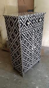 MEUBLES CONTRASTANTS EN INSTALLATION D'OS Armoire à incrustation d'os véritable au design moderne avec 7 tiroirs pour le salon armoire à incrustation d'os impex - Product Image 3