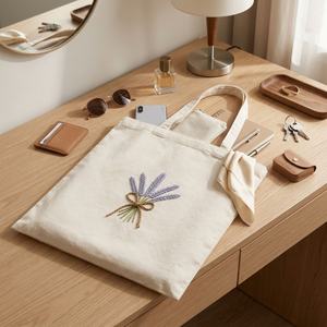 Bolsa de Mano Lavable Grande de Algodón de 300 GSM, Color Sólido con Bordado Lavender Grace, para Uso Diario, Apta para Todas las Temporadas - Product Image 5