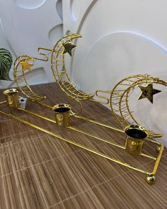 Centre de table islamique classique avec lune rougeoyante et motifs arabes pour un beau style de décoration du Ramadan - Product Image 1