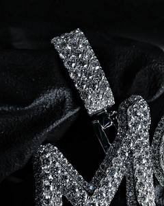 Collar con Colgante de Plata Chapado en Oro Elegante de Alta Calidad con Diseño Moderno para Mujeres a la Moda - Product Image 4