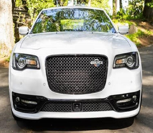 Chrysler 300C AWD 2023, SUV de luxe, pneus R18, sièges en cuir automatiques, caméra arrière, essence électrique, carburant, conduite à gauche, toit ouvrant panoramique - Product Image 1