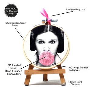 Aro de Bordado Moderno de Arte Pop Hecho a Mano – Bambú y Algodón Orgánico de 10 cm – Diseño 3D de Chicle – Princesa Leila - Product Image 2