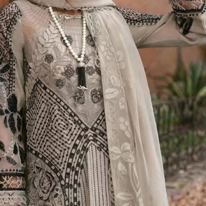 2025 pakistanais Premium qualité dames hiver tenue décontractée col rond lavable écologique vêtements pour femmes nouveau Design en gros - Product Image 1