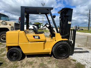 Chariot élévateur diesel d'occasion Cat DP40K - Product Image 2