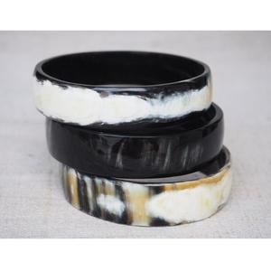 Brazalete de cuerno de buey ecológico hecho a mano Característica animal elegante Regalo perfecto para cualquier ocasión - Product Image 2