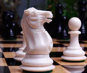 Pièces d'échecs classiques en os, reproduction du modèle Cooke, finition vernie blanche et noire, roi de 3,5 pouces, au meilleur prix - Product Image 4