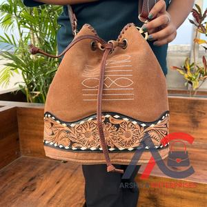 Nouvel arrivage de sac seau western en cuir repoussé bohème en daim sculpté avec cordon de serrage pour femmes - Product Image 1