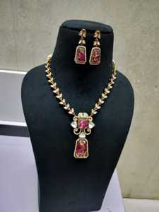 Ensemble de bijoux de mariée traditionnel Collier Kundan artisanal avec boucles d'oreilles assorties disponibles au meilleur prix d'Inde - Product Image 5