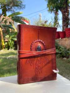 Diario de Cuero Estilo Boho Vintage con Grabado de Atrapasueños, Cuaderno Ecológico Hecho a Mano, Regalo Ideal para Artistas y Escritores - Product Image 4