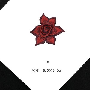 Patchs brodés en chenille tissée écologiques personnalisables avec des motifs de roses rouges et d'alphabet, appliques à coudre ou à repasser DIY - Product Image 2