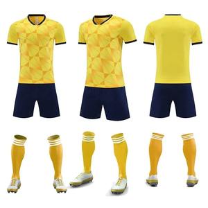 Nouvel ensemble de football 2025 à manches courtes respirant pour l'entraînement et les matchs, uniforme de sport d'été confortable pour garçons - Product Image 5