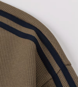 เสื้อสเวตเชิ้ตผู้ชายสีเทาอ่อน ผ้าฝ้าย 100% ทรงปกติ แขนยาว คอปกแบบสวม ปิดกระดุม ผ้าฟลีซ ใส่สบาย เหมาะสำหรับฤดูหนาว - Product Image 4