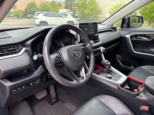 Toyota RAV4 TRD Off-Road 2021, transmission intégrale, intérieur en cuir foncé, boîte de vitesses manuelle et automatique, état d'occasion, essence, arrière - Product Image 4