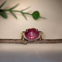 Bague de fiançailles pour femme en rubis étoilé naturel, argent sterling plaqué or blanc 18 carats, sertissage clos, gemme cabochon à asterisme lumineux