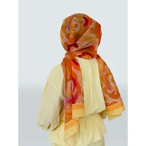 Bufanda de Viscosa con Motivo de Rosas y Estampado Digital, Diseño Ligero y Elegante para Hijab de Mujeres del Medio Oriente - Product Image 2