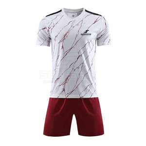 Uniforme de fútbol de hombre adulto superventas novedad 100% poliéster secado rápido ligero transpirable verano - Product Image 1