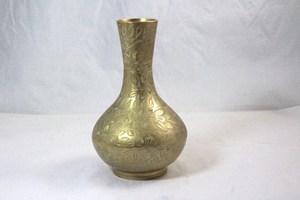 Vase à fleurs en métal de qualité durable avec motif floral pour la décoration de jardin et de balcon disponible en gros prix - Product Image 2