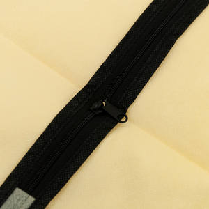 Andeyar Funda Protectora Plegable de Tela No Tejida Blanca Antipolvo de Alta Calidad con Asa y Sistema de Cremallera para Abrigos - Product Image 5