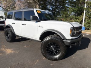 Ford Bronco Black Diamond 2023 Usado en Buen Estado - Product Image 2